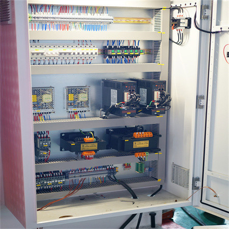 Prasa hamulcowa Automatyczna dostosowana hydrauliczna maszyna do gięcia krawędziowego E200p Cnc z niemiecką elektroniką