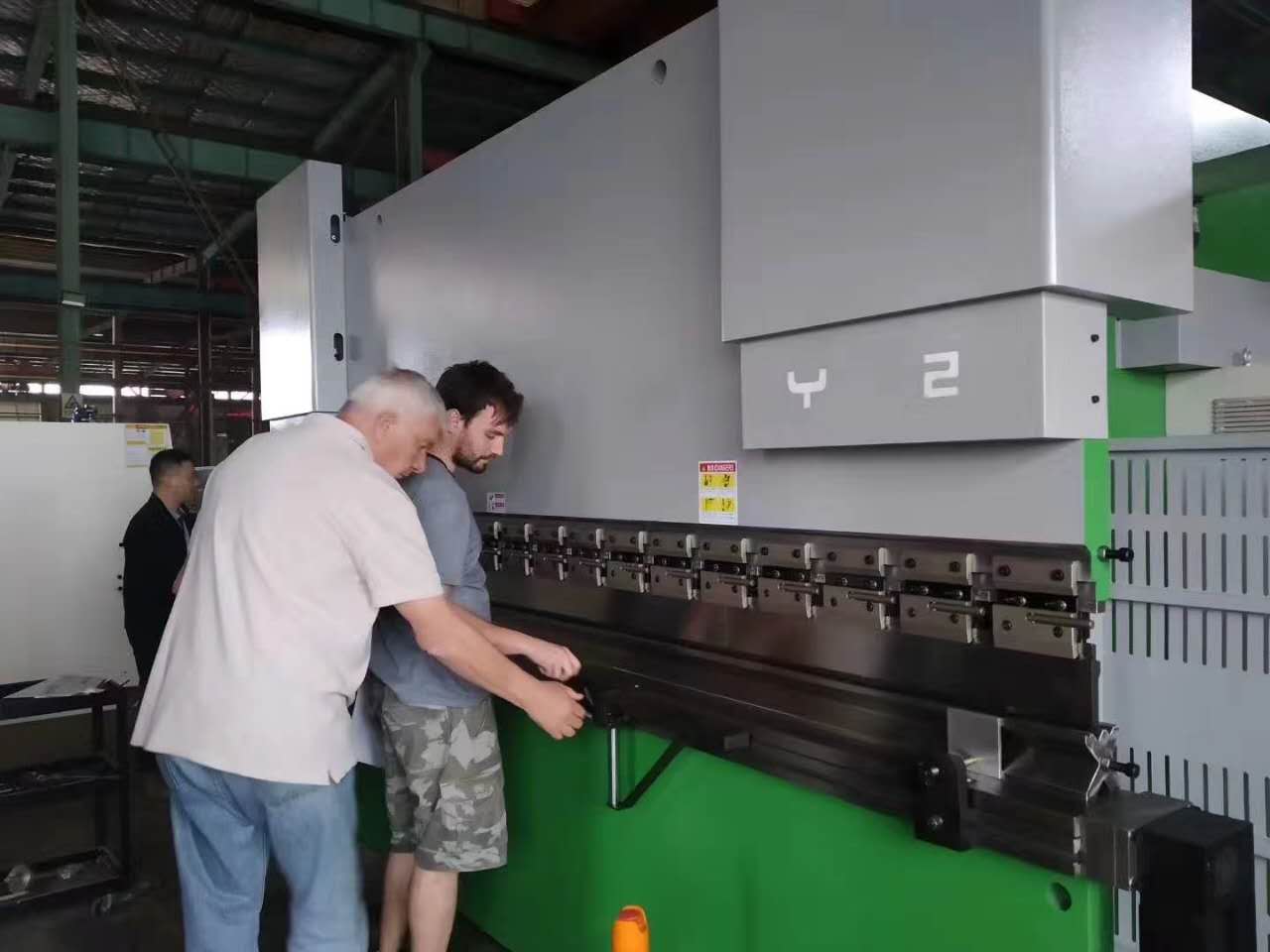 63 Ton Metalowa maszyna do gięcia blach stalowych Cnc Hydrauliczna prasa krawędziowa do obróbki metalu