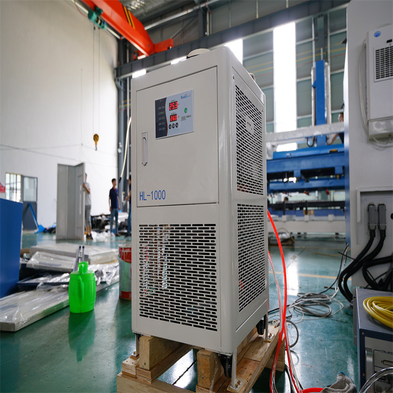 Chłodzenie wodą automatyczna maszyna do cięcia laserem z włókna metalowego Cnc 1500w